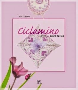 Ciclamino-Oggetti A Punto Antico by Bruna Gubbini
