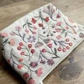 Floral Glasses/Phone Case Embroidery Kit by Un Chat dans l'aiguille (Etui ou prochette fleuri corail)