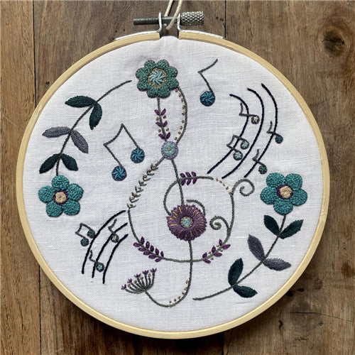 En Musique Embroidery Kit by Un Chat Dans l'aiguille
