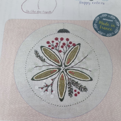 Boule de Noel by Un Chat dans l'aiguille