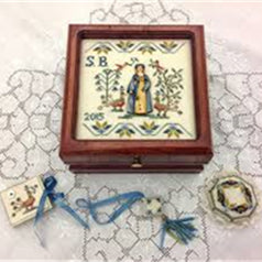 Lady Simona Sewing Box and Accessories by Mani Di Donna