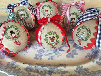 Boules De Noel By Lilli Violette