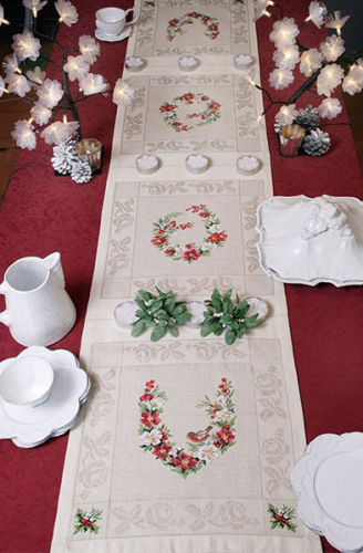 Hellebores Table runner By Les Brodeuses Parisiennes